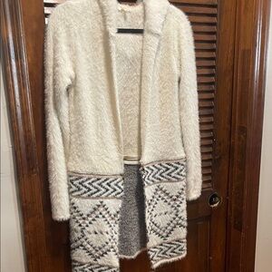☀️So pretty and soft ☀️Two in one 😊Mystree Cream and Black Patterned Cardigan☀️
